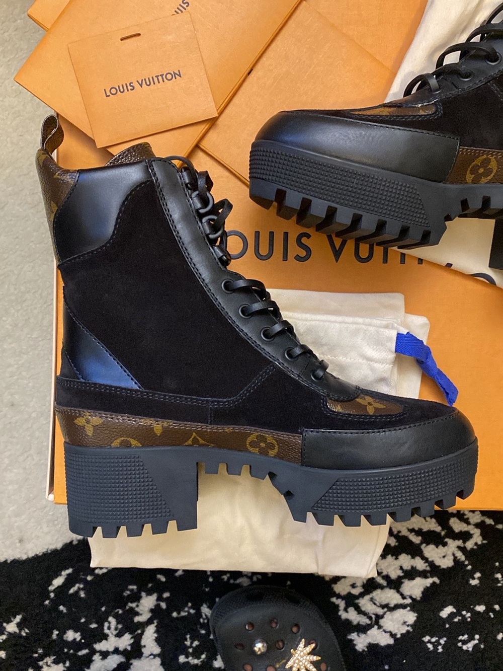 NEW LOUIS VUITTON Suede Calfskin Monogram Laureate Platform Desert Boots 37.5